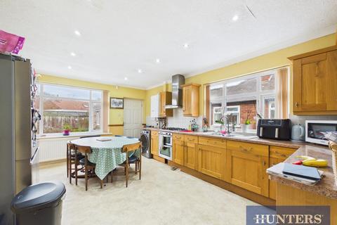 2 bedroom detached bungalow for sale, Nightingale Drive, Bridlington