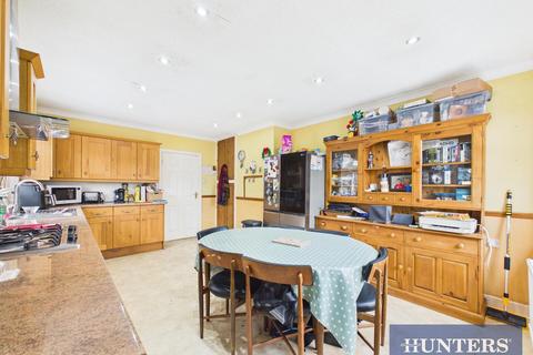 2 bedroom detached bungalow for sale, Nightingale Drive, Bridlington