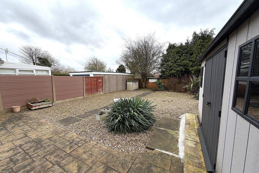 Low-maintenance paved garden with shed and priv...