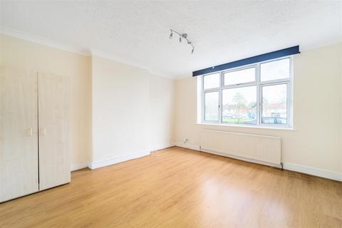4 bedroom end of terrace house to rent, Lilac Gardens, Ealing, W5