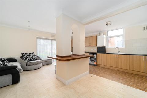 4 bedroom end of terrace house to rent, Lilac Gardens, Ealing, W5