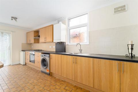 4 bedroom end of terrace house to rent, Lilac Gardens, Ealing, W5