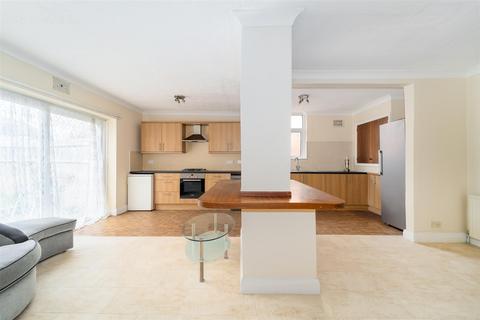 4 bedroom end of terrace house to rent, Lilac Gardens, Ealing, W5