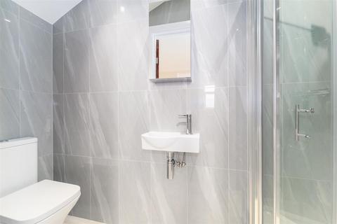 4 bedroom end of terrace house to rent, Lilac Gardens, Ealing, W5