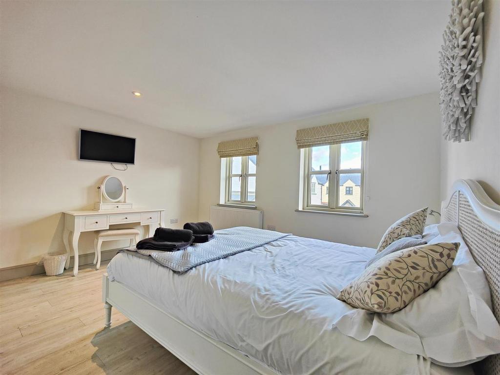 Bedroom 1 (Rear)