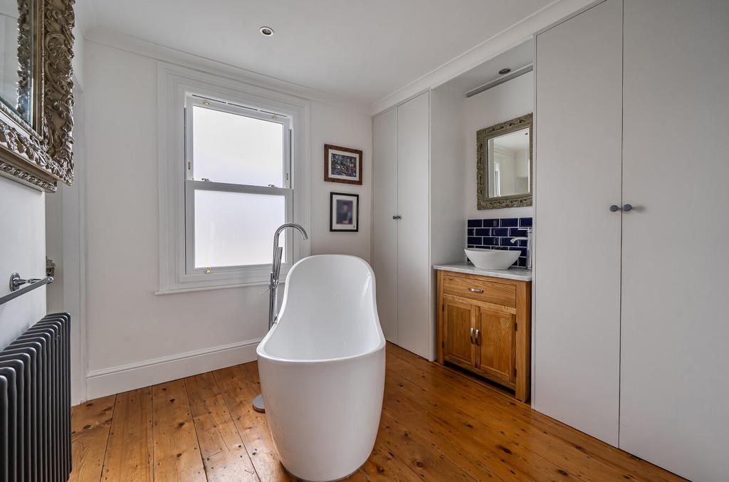 Bathroom/2nd Bedroom