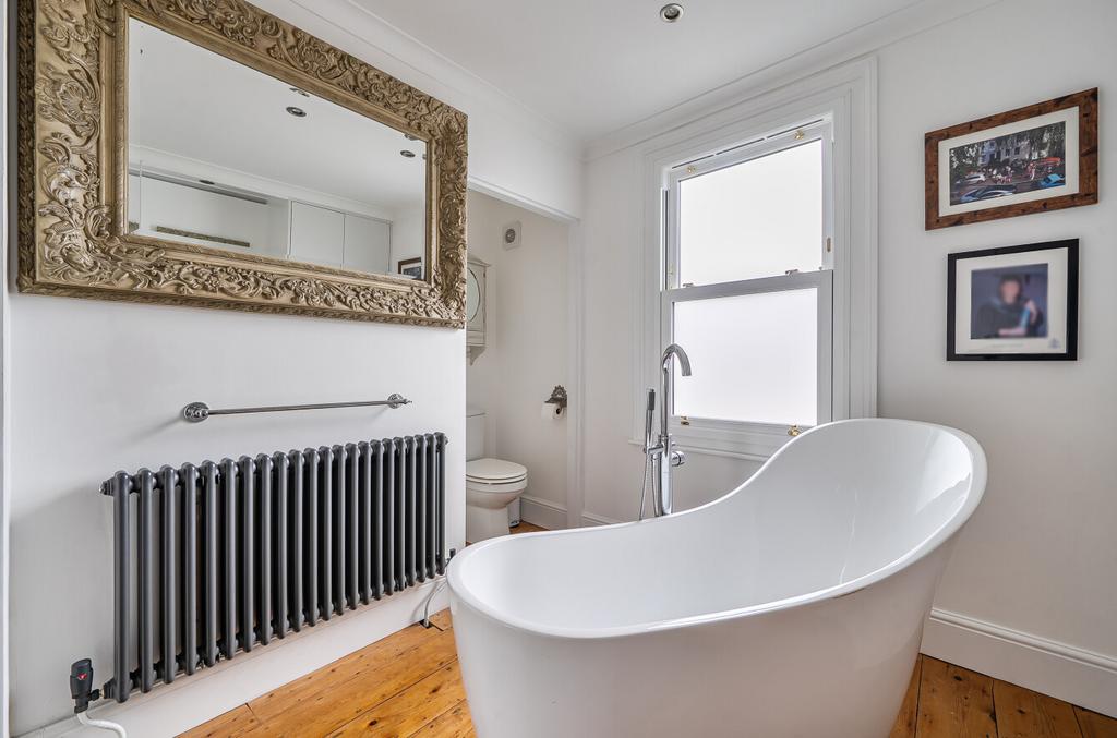 Bathroom/2nd Bedroom