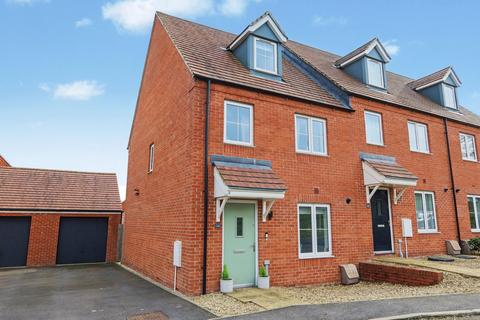 3 bedroom end of terrace house for sale, Longdon Crescent, Banbury