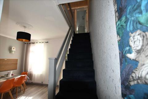 2 bedroom house for sale, Huxley Road, London
