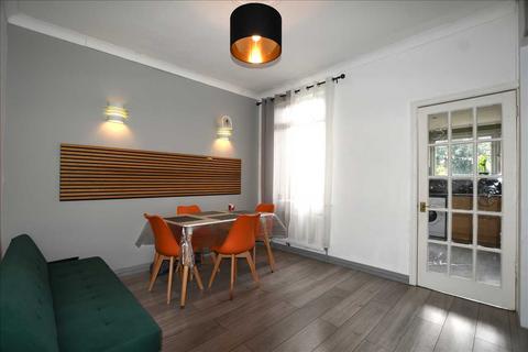 2 bedroom house for sale, Huxley Road, London
