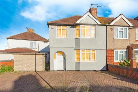 3 bedroom semi-detached house for sale, Waye Avenue, Hounslow TW5