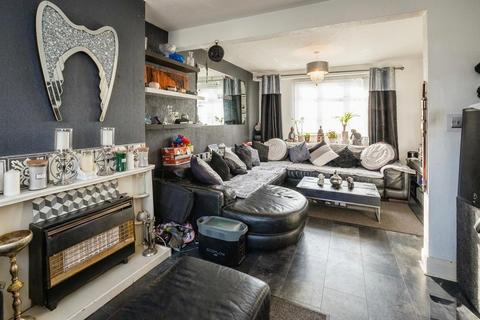 3 bedroom semi-detached house for sale, Waye Avenue, Hounslow TW5