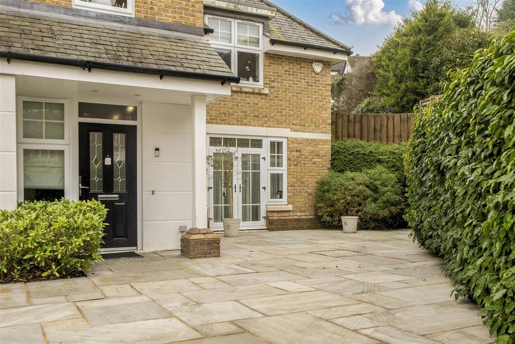 Entance &amp; Driveway