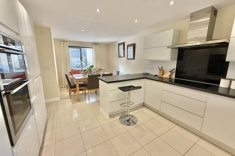 4 bedroom detached house for sale, Landerslee Drive, Truro