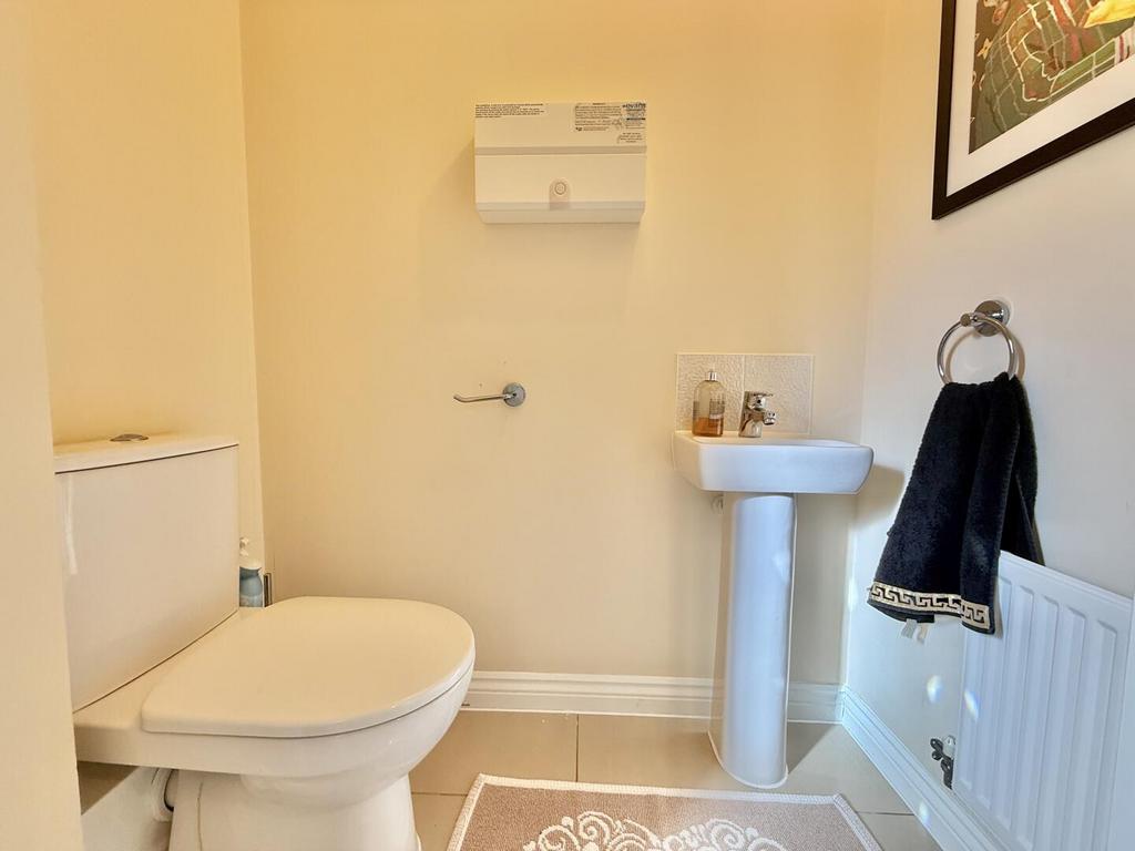 Visitors cloakroom/Wc