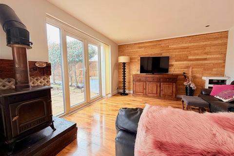 3 bedroom house for sale, Winters Way, Waltham Abbey
