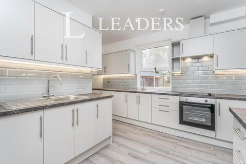1 bedroom detached house to rent, Spurlings Road, PO17