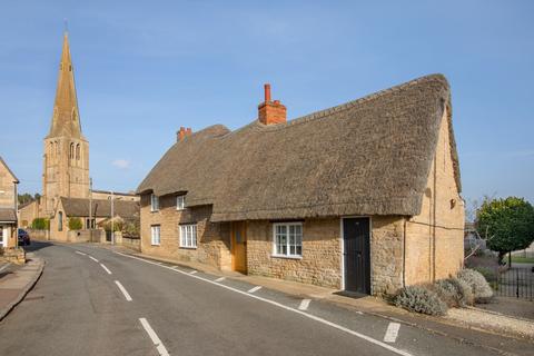 4 bedroom cottage for sale, High Street, Stanion, NN14
