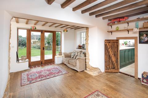 4 bedroom cottage for sale, High Street, Stanion, NN14