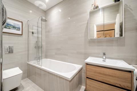 3 bedroom flat for sale, Alexandra Park Road, Muswell Hill, London, N10