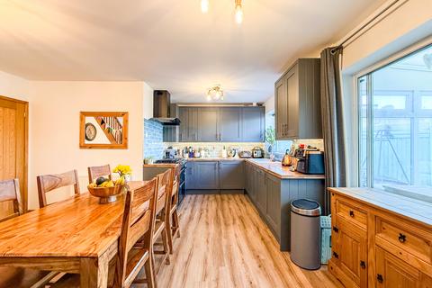 4 bedroom semi-detached house for sale, Oldfield Avenue, Willingdon, Eastbourne, BN20