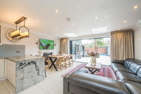 undefined, Hall Road, Isleworth TW7