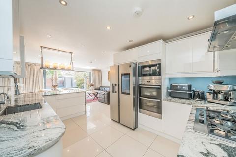 undefined, Hall Road, Isleworth TW7