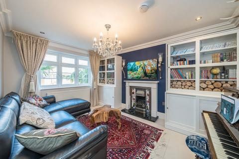 undefined, Hall Road, Isleworth TW7