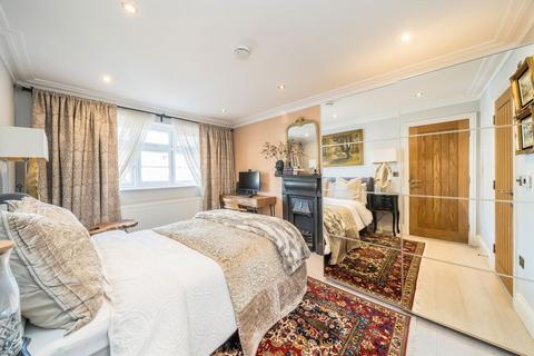 undefined, Hall Road, Isleworth TW7