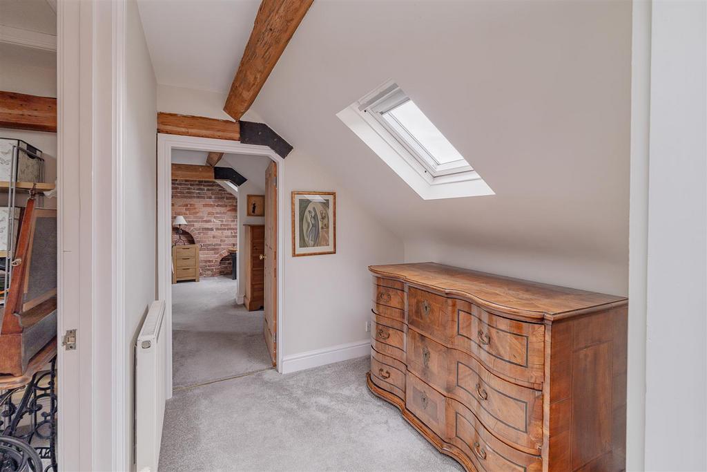 Interior016.jpg