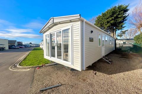 2 bedroom park home for sale, Seawick Holiday Park – Essex