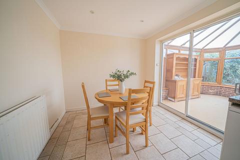 3 bedroom end of terrace house for sale, Kingsland Drive, Dorridge, B93