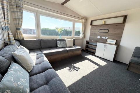 2 bedroom park home for sale, Solent Breezes Holiday Park – Hampshire