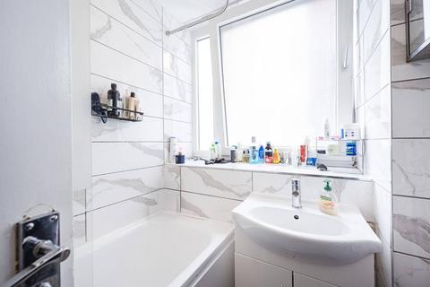 2 bedroom flat for sale, Whiston Road, E2, Haggerston, London, E2