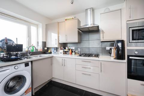 2 bedroom flat for sale, Bryant Court, Whiston Road, Haggerston, London, E2