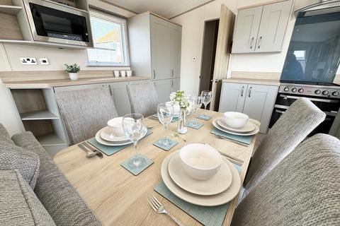 2 bedroom park home for sale, Solent Breezes Holiday Park – Hampshire