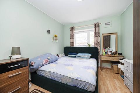 undefined, Malcolm Road, Stepney, London, E1