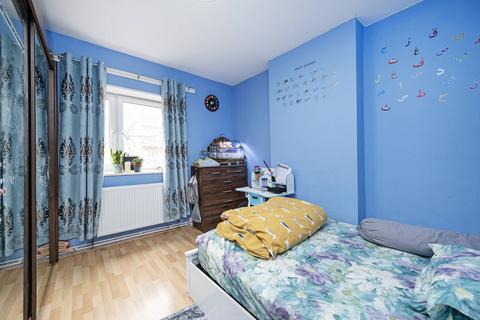 undefined, Malcolm Road, Stepney, London, E1