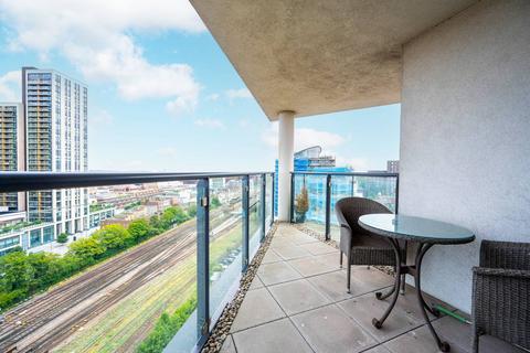 2 bedroom flat to rent, Guildford Road, Woking, GU22