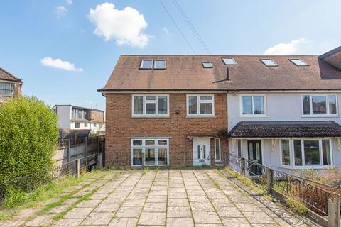 4 bedroom detached house to rent, Rushden Gardens, Mill Hill, London, NW7