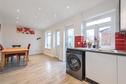 4 bedroom detached house to rent, Rushden Gardens, Mill Hill, London, NW7