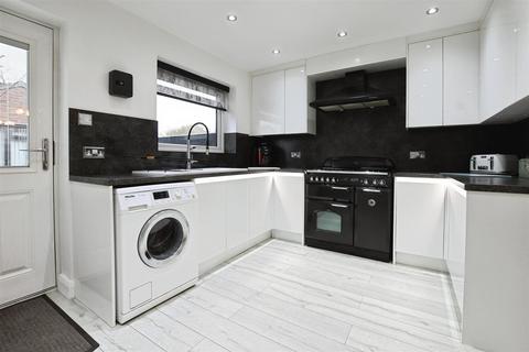 3 bedroom terraced house for sale, Chamberlain Road, Hull