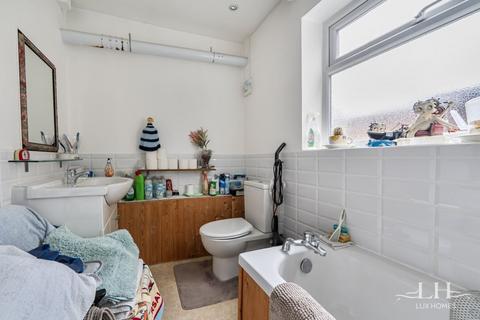 2 bedroom end of terrace house for sale, Erriff Drive, South Ockendon