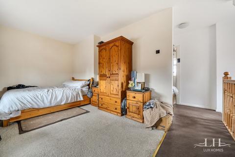 2 bedroom end of terrace house for sale, Erriff Drive, South Ockendon