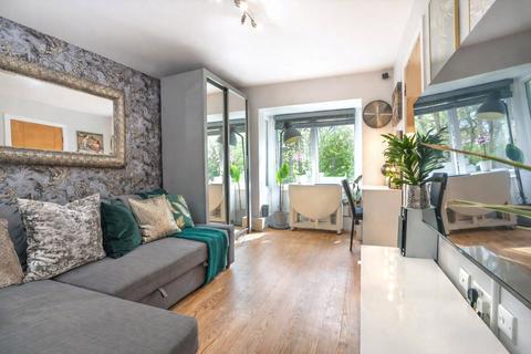 undefined, Mathon Court, Cross Lanes, Guildford, Surrey, GU1