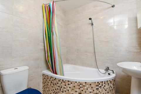 1 bedroom apartment to rent, -218 Homesdale Road, Bromley, BR1