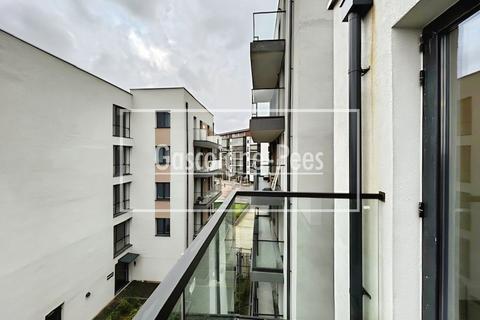 undefined, Farnborough Road, Farnborough, GU14