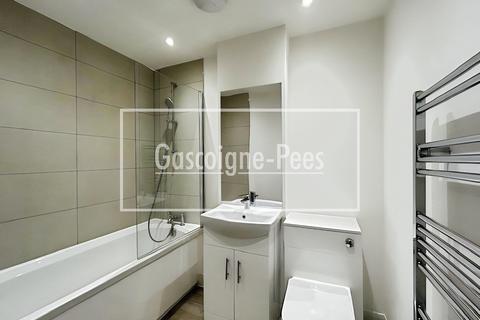 undefined, Farnborough Road, Farnborough, GU14