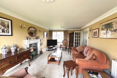 4 bedroom detached house for sale, Mandalay Drive, Norton, GL2