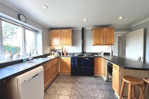 4 bedroom detached house for sale, Mandalay Drive, Norton, GL2